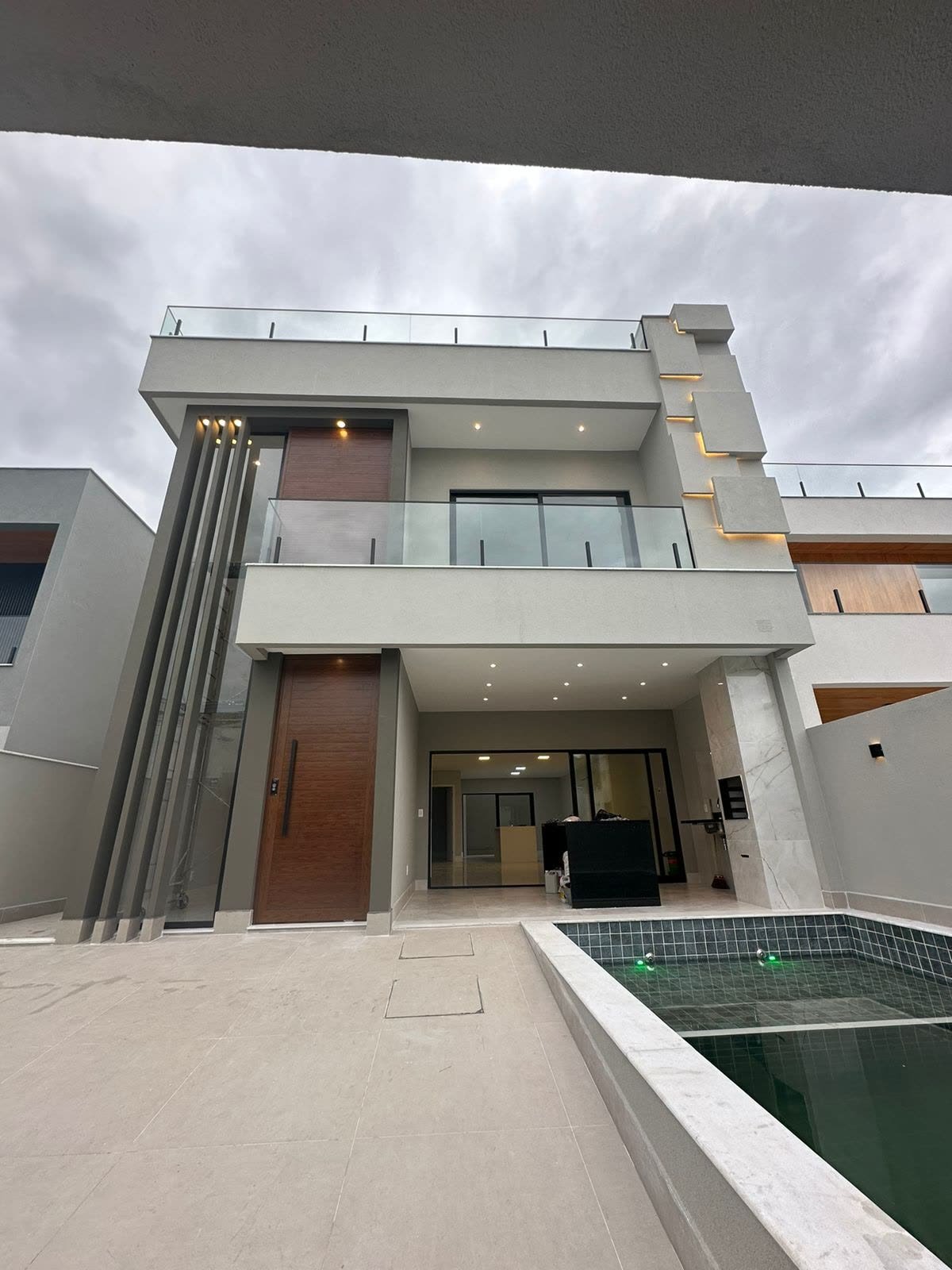 Fachada da residência durante o dia
